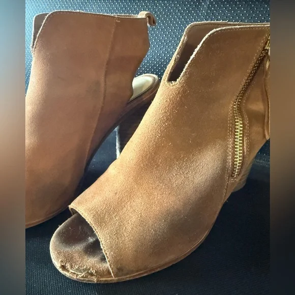Gianni Bini Tylar Shoes, Women’s size 8 Tan Suede Booties, Side Zip, Block Heel - Picture 3 of 11